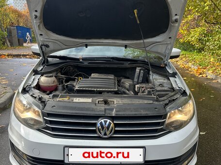 2018 Volkswagen Polo V Рестайлинг, белый, 1150000 рублей, вид 4