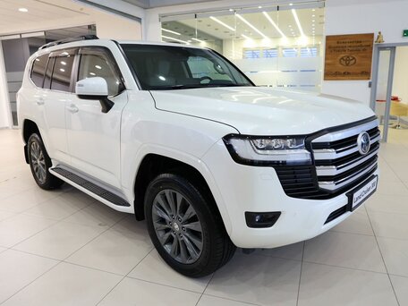 2023 Toyota Land Cruiser 300 Series, белый, 9890000 рублей, вид 3