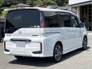 2022 Honda Stepwgn Spada V Рестайлинг, белый, 1899000 рублей, вид 4
