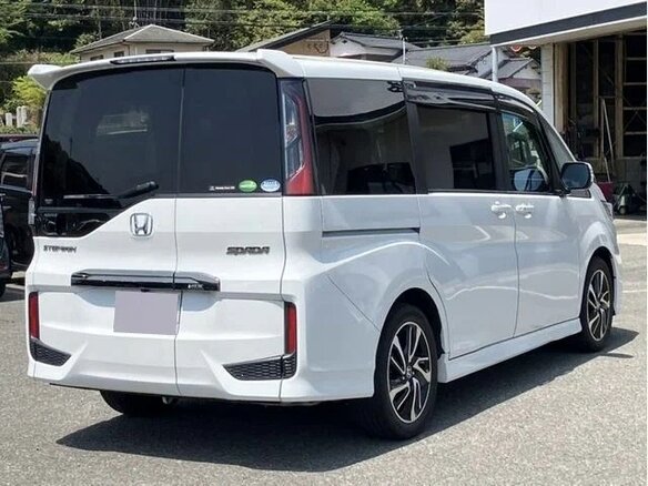 2021 Honda Stepwgn Spada V Рестайлинг, белый - вид 3
