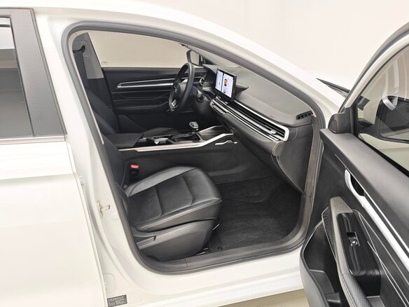 2023 Geely Emgrand II, серебристый, 920000 рублей - вид 7