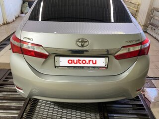 2014 Toyota Corolla XI (E160, E170, E180), серебристый, 930000 рублей, вид 3