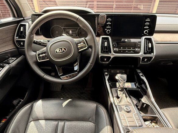 2021 Kia Sorento IV, белый, 3050000 рублей - вид 9