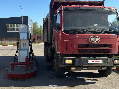 2007 FAW J5 CA3252/3253, красный, 950000 рублей, вид 1
