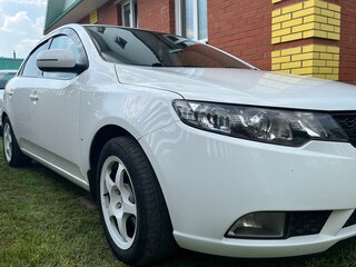 2010 Kia Cerato 5-speed II, белый, 800000 рублей, вид 4