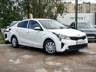2021 Kia Rio IV Рестайлинг, белый, 1009000 рублей, вид 2