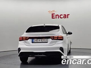 2022 Kia K3 II Рестайлинг, белый, 1947000 рублей, вид 4