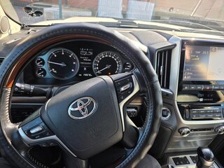 2015 Toyota Land Cruiser 200 Series Рестайлинг 2, белый, 5000000 рублей, вид 2