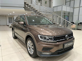 2017 Volkswagen Tiguan II, коричневый, 1830000 рублей, вид 3