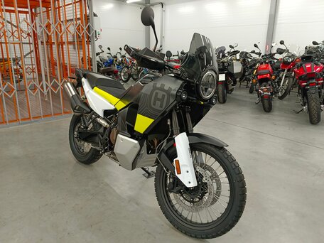 2023 Husqvarna Norden 901, серый, 1490000 рублей, вид 1