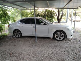 2008 BMW 5 серии 530xi V (E60/E61) Рестайлинг, белый, 1500000 рублей, вид 4