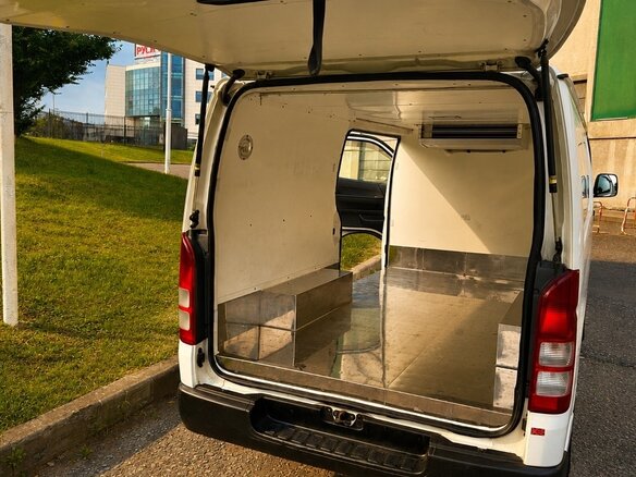 2014 Toyota HiAce, белый, 3700000 рублей - вид 7