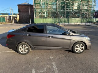 2013 Hyundai Solaris I, серый, 820000 рублей, вид 4
