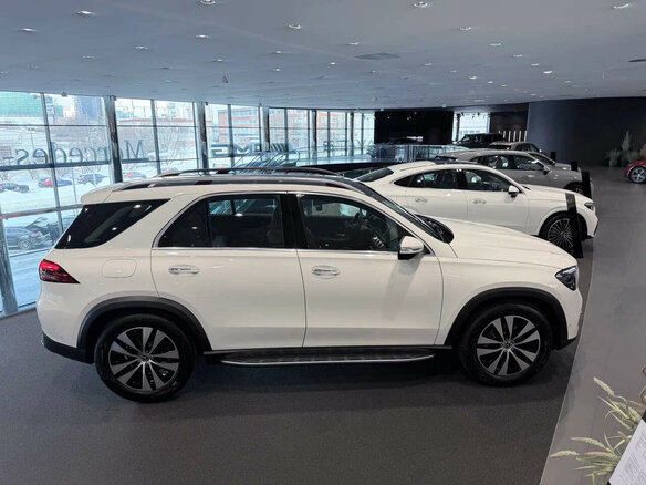 2026 Mercedes-Benz GLE 350 II (V167) Рестайлинг, белый - вид 2