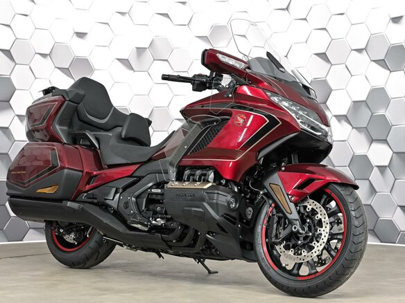 2025 Honda GL 1800 Gold Wing, красный, 3599000 рублей
