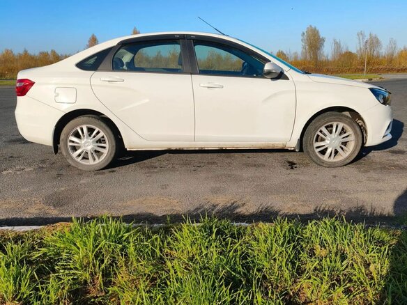 2017 Lada (ВАЗ) Vesta I, белый, 700000 рублей - вид 2