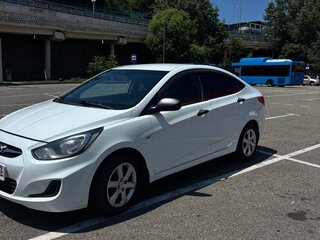 2014 Hyundai Solaris I, белый, 850000 рублей, вид 1