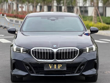 2026 BMW 5 серии 525i VIII (G60/G61/G68), чёрный, 5473466 рублей, вид 1