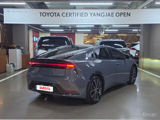 2025 Toyota Prius V (XW60), серый, 5100000 рублей, вид 3