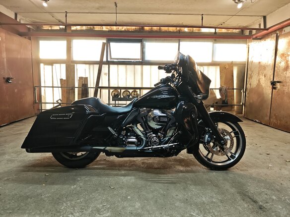 2014 Harley-Davidson Street Glide, чёрный, 1750000 рублей - вид 3