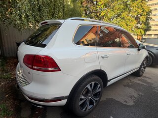 2016 Volkswagen Touareg II Рестайлинг, белый, 3000000 рублей, вид 3
