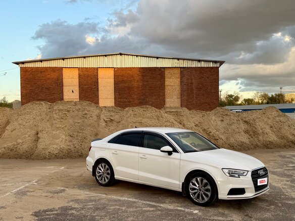 2019 Audi A3 III (8V) Рестайлинг, белый, 1850000 рублей - вид 1