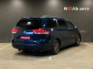 2011 Toyota Sienna III, синий, 1850000 рублей, вид 5
