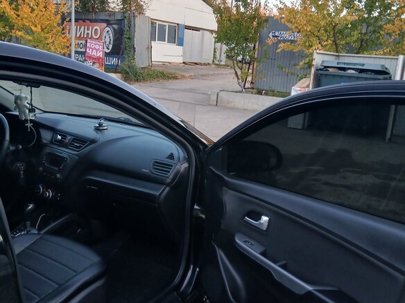 2013 Kia Rio 4-speed III, чёрный, 850000 рублей - вид 12