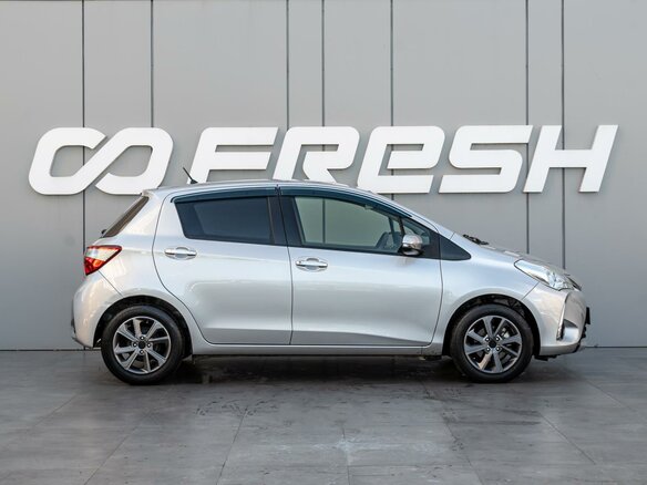 2017 Toyota Vitz III (XP130) Рестайлинг 2, серый, 990000 рублей - вид 4