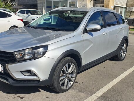 2020 Lada (ВАЗ) Vesta SW Cross I, серебристый, 950000 рублей, вид 1