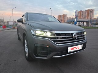 2019 Volkswagen Touareg III, серый, 5750000 рублей, вид 2
