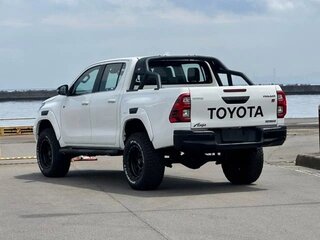 2023 Toyota Hilux VIII Рестайлинг 2, белый, 4499000 рублей, вид 3