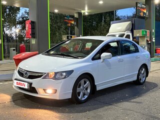 2010 Honda Civic VIII Рестайлинг, белый, 830000 рублей, вид 1