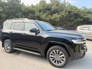 2022 Toyota Land Cruiser 300 Series, чёрный, 11900000 рублей, вид 3