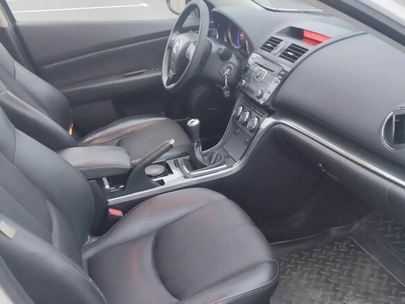 2010 Mazda 6 II (GH) Рестайлинг, белый, 1200000 рублей - вид 6