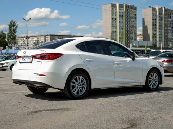 2016 Mazda 3 III (BM) Рестайлинг, белый - вид 3