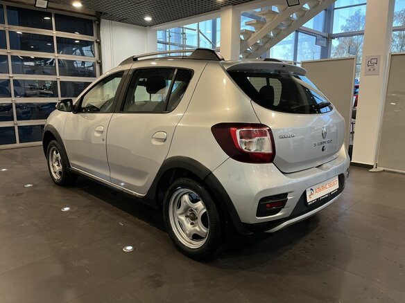 2015 Renault Sandero Stepway II, серебристый, 860000 рублей - вид 4