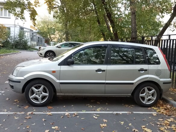 2005 Ford Fusion I, серебристый, 309000 рублей - вид 3