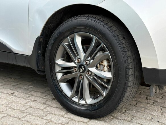 2014 Hyundai ix35 I Рестайлинг, серебристый, 1105000 рублей - вид 4