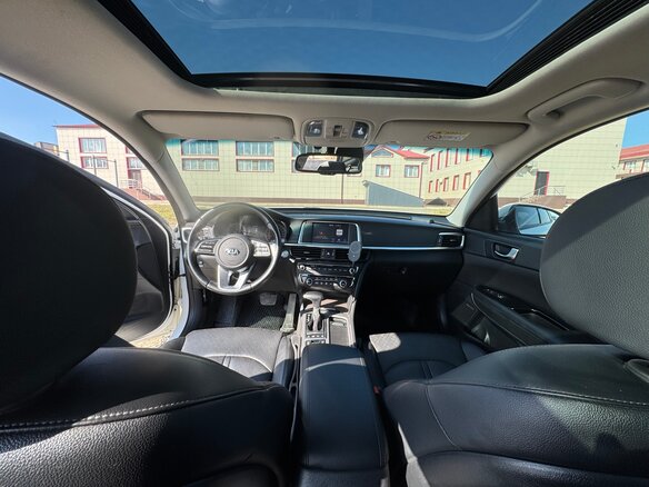 2019 Kia Optima IV Рестайлинг, белый, 2600000 рублей - вид 11