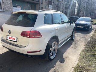 2011 Volkswagen Touareg II, белый, 1790000 рублей, вид 2