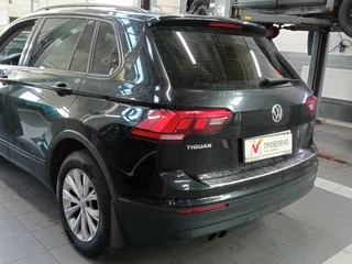 2020 Volkswagen Tiguan II, чёрный, 2370000 рублей, вид 4