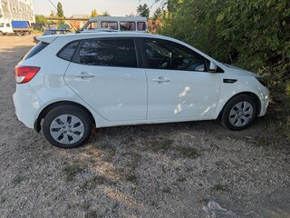 2015 Kia Rio III Рестайлинг, белый, 1100000 рублей, вид 4