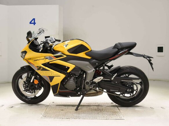 2026 Triumph Daytona 660, жёлтый, 1197000 рублей