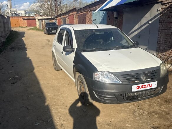 2015 Renault Logan I Рестайлинг, белый, 300000 рублей - вид 1
