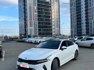 2021 Kia K5 III, белый, 1650000 рублей, вид 3