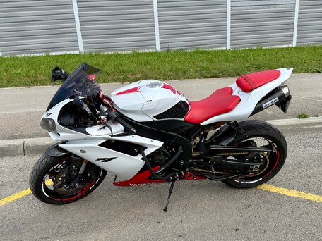 2007 Yamaha YZF-R1, белый, 650000 рублей, вид 4