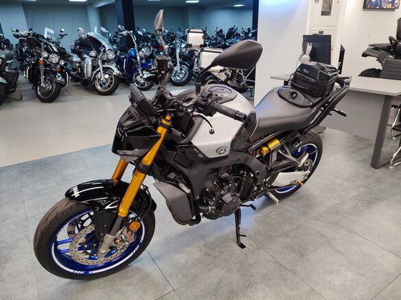 2024 Yamaha MT-09 (FZ-09), чёрный, 1309000 рублей - вид 2