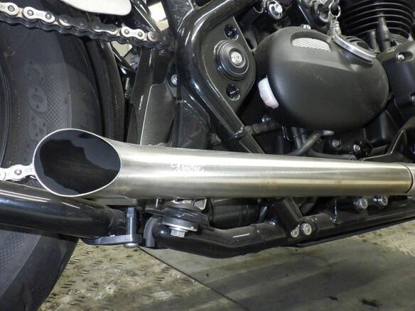 2024 Triumph Bonneville Bobber, чёрный, 1600000 рублей - вид 10