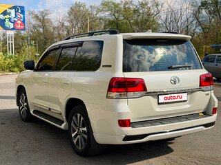 2016 Toyota Land Cruiser 200 Series Рестайлинг 2, белый, 7890000 рублей, вид 4